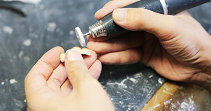 南茨木プラザ歯科の取り組み　グループ院専属の技工士が細部までこだわります